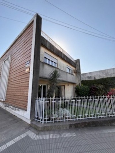 VENTA EXCELENTE CASONA ESQUINA 